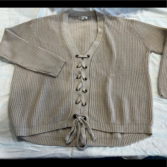 MIRACLE made in USA 🇺🇸 Cozy Sweater cardigan with unique lace closure - Picture 4 of 5